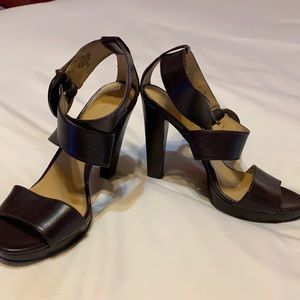 Nine West size 6.5 dark brown strappy 2 “ heels